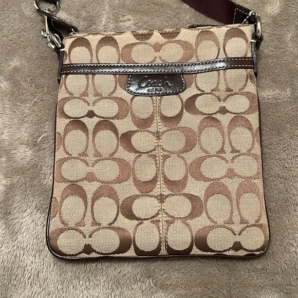 Like new COACH Cross Body Bag. Used once, no tears or stains. - Picture 3 of 11
